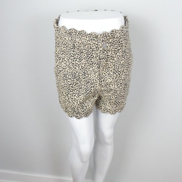 NWT Gilli Leopard Print Scalloped Bottom Paperbag Waist Shorts Medium - Picture 1 of 12